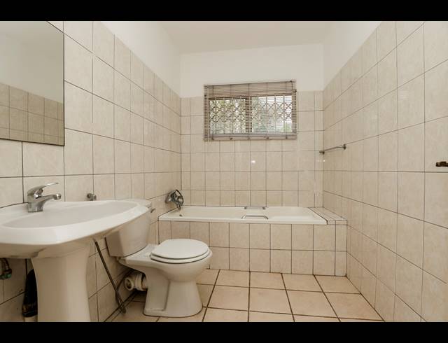 3 BEDROOM TOWNHOUSE FOR SALE IN ESSENWOOD